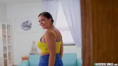 Redare Sofia Lee, brunetă proaspătă, în acțiune de nenorocire și supt