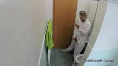 Reproducir Doctor sincero pillado con las manos en la masa follando a la enfermera pelirroja en POV