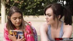 تشغيل كبير الحمار Latina Gizelle Blanco و Teen Freya Parker في عمل مثليه مكثف