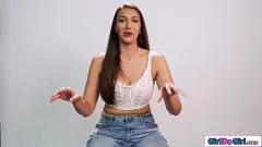 Masturbation solo lesbienne intense de Bella Rolland à l'orgasme