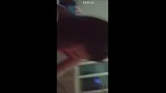 Oynat 骚货酒店里勾引水电工，性感的身材太骚了！