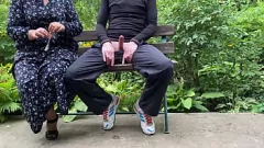 Oynat BBW MILF, Kinky Dışarıda Alır: Halka açık Handjob & Condom Cumshot