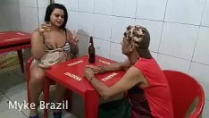 تشغيل Recebei a novata no bar pata toma uma breja e veja no que acabou a breja roclou muita putaria e sexo