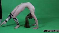 Play Anna to the highest degree ushers gymnastic exercise