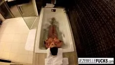 Jouer Jezebelle rassemble les cueillettes d'un bain