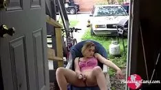 Odtwórz Slattern she-bops w swoim 1000 i nagrywa to, widzę, jak ją znosi @ satellitesexcams.com