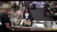 تشغيل Bosomy كتي يحب أعرب