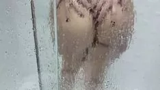 Play Los mejores minuteos de mi esposa en la ducha invita a un amigo