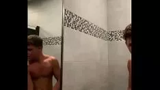 Reproducir Precious matek de canadá se tira en un baño público popular (grabación de video de la visibilidad del chico en www.gay24.cf)