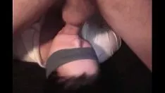 Jouer Pharynxfuck jusqu'à vomir
